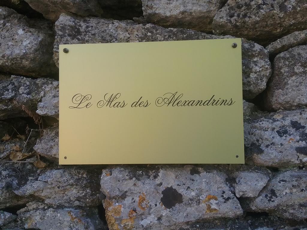 Le Mas Des Alexandrins Uzes Exterior photo